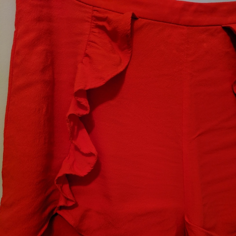 H &M Red Ruffle Shorts - Picture 3 of 4